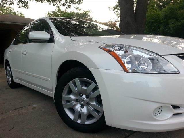 2010 Nissan Altima 4WD Crew Cab 140.5 Laramie