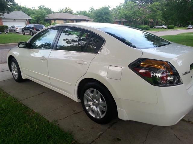 2010 Nissan Altima 4WD Crew Cab 140.5 Laramie