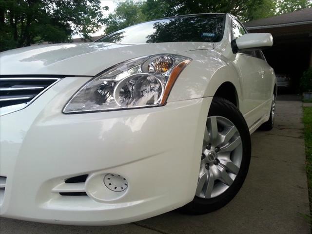 2010 Nissan Altima 4WD Crew Cab 140.5 Laramie