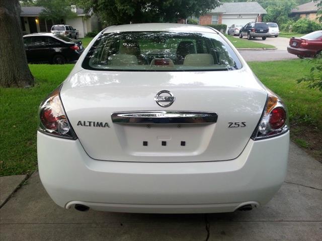 2010 Nissan Altima 4WD Crew Cab 140.5 Laramie