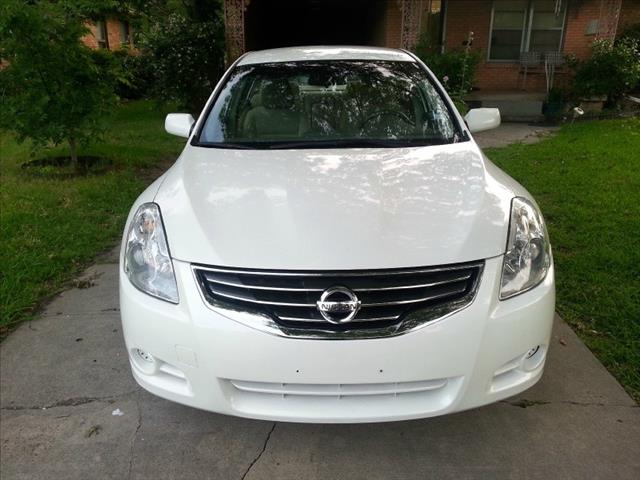 2010 Nissan Altima 4WD Crew Cab 140.5 Laramie