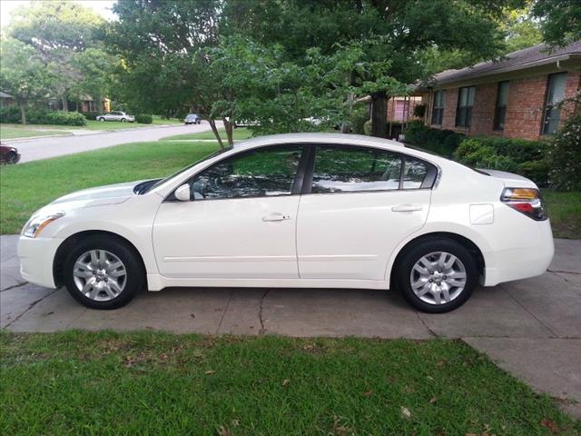 2010 Nissan Altima 4WD Crew Cab 140.5 Laramie