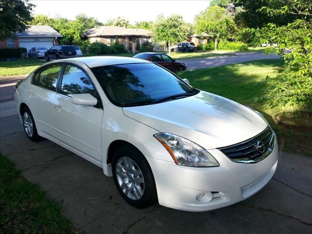 2010 Nissan Altima 4WD Crew Cab 140.5 Laramie