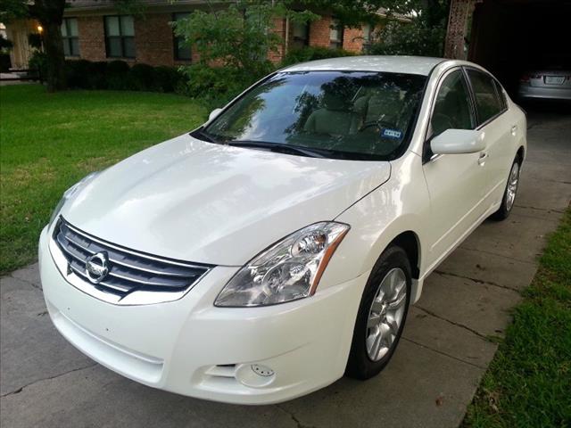 2010 Nissan Altima 4WD Crew Cab 140.5 Laramie