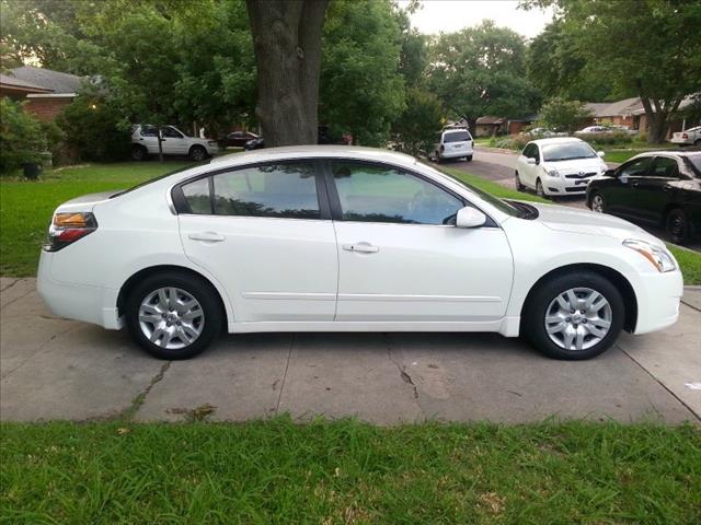 2010 Nissan Altima 4WD Crew Cab 140.5 Laramie