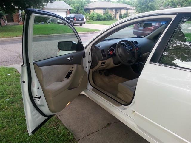 2010 Nissan Altima 4WD Crew Cab 140.5 Laramie