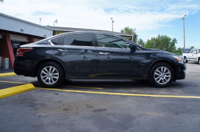 2010 Nissan Altima Pickupslt Quad Cab SWB 4WD 4x4 Truck