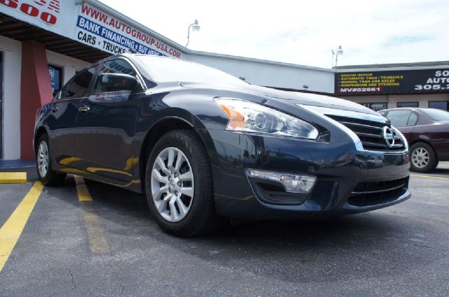 2010 Nissan Altima Pickupslt Quad Cab SWB 4WD 4x4 Truck