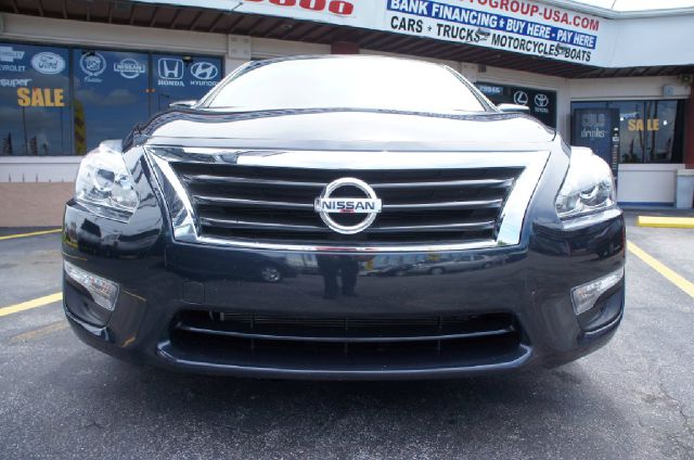 2010 Nissan Altima Pickupslt Quad Cab SWB 4WD 4x4 Truck