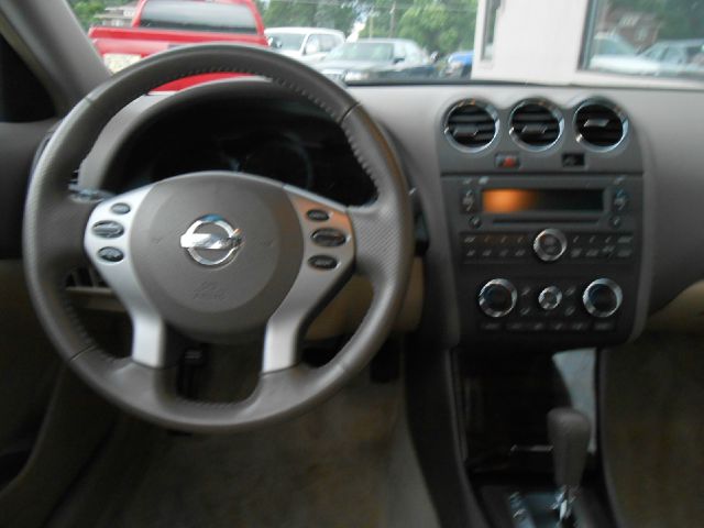 2010 Nissan Altima SLT Quad Cab 2WD