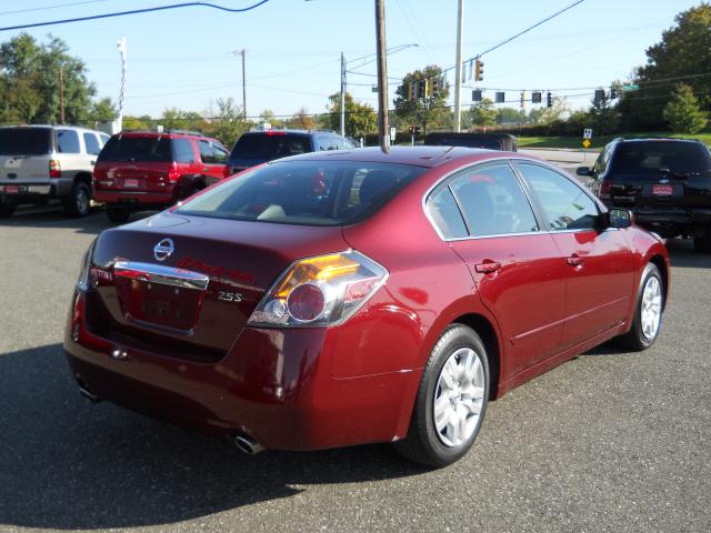 2010 Nissan Altima XR