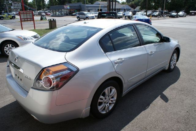 2010 Nissan Altima Pickupslt Quad Cab SWB 4WD 4x4 Truck