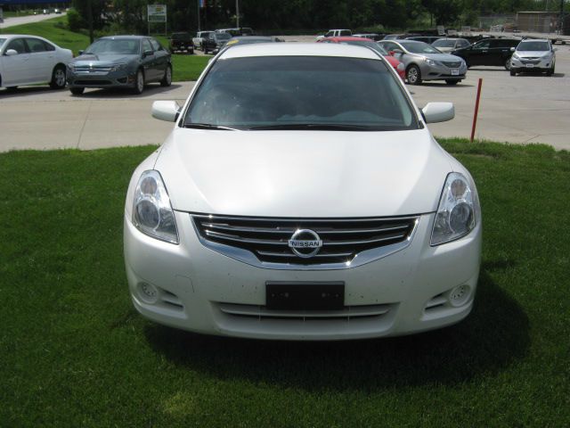 2010 Nissan Altima Pickupslt Quad Cab SWB 4WD 4x4 Truck