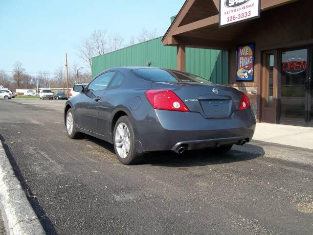 2010 Nissan Altima 2WD Crew Cab 140.5 Laramie