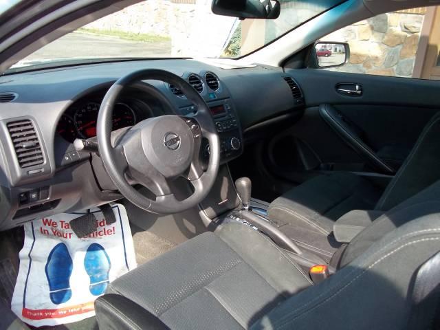 2010 Nissan Altima 2WD Crew Cab 140.5 Laramie