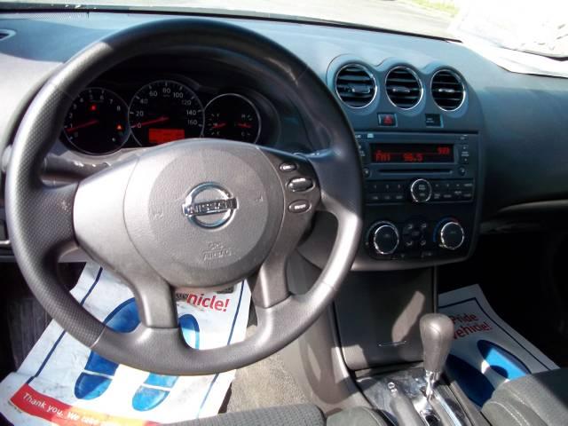 2010 Nissan Altima 2WD Crew Cab 140.5 Laramie