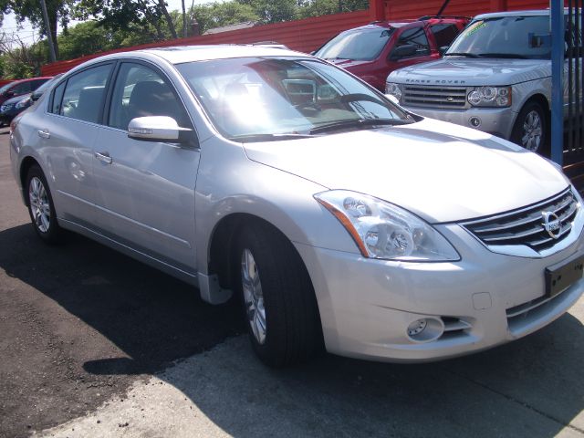 2011 Nissan Altima SLT Quad Cab 2WD