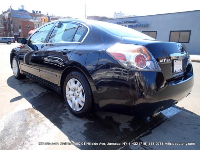 2011 Nissan Altima 4WD Crew Cab 140.5 Laramie