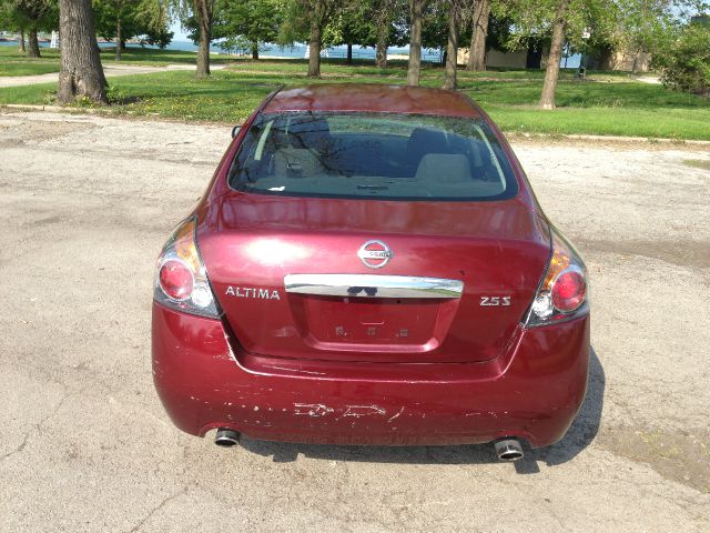 2011 Nissan Altima LS NICE