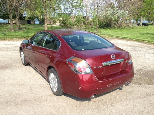 2011 Nissan Altima LS NICE