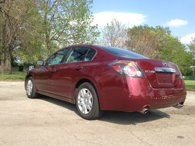 2011 Nissan Altima LS NICE