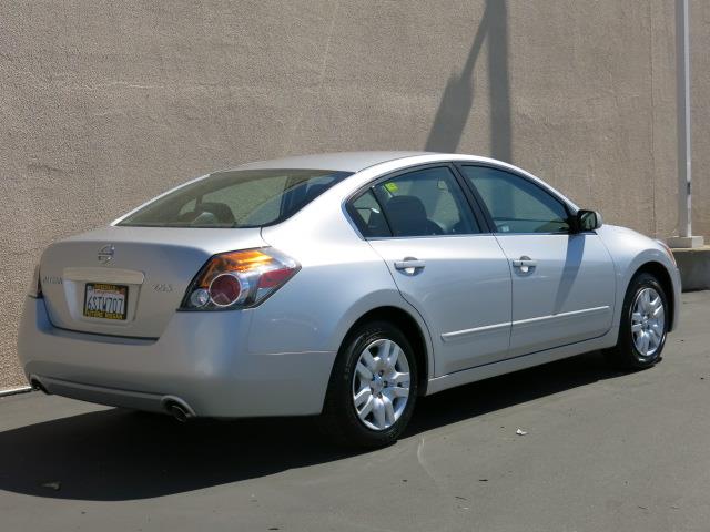 2011 Nissan Altima FWD 4dr