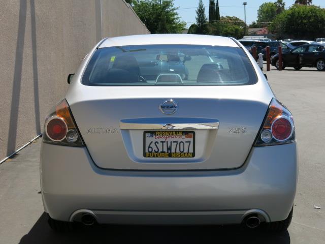 2011 Nissan Altima FWD 4dr