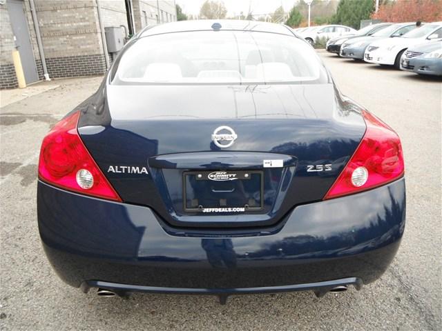 2012 Nissan Altima 1500 Van