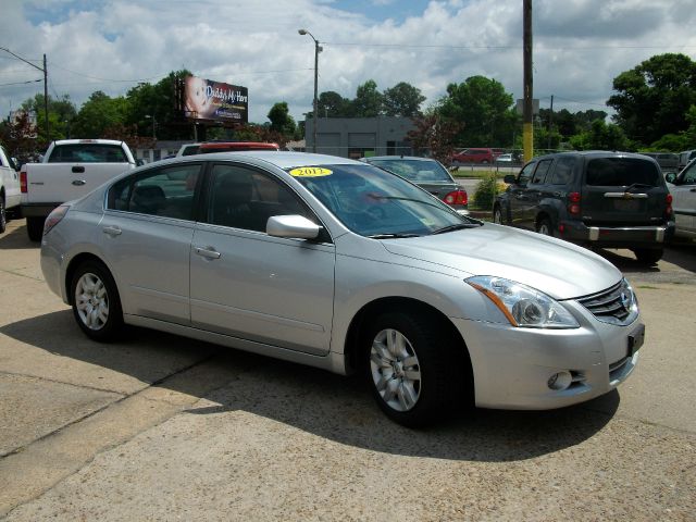 2012 Nissan Altima Pickupslt Quad Cab SWB 4WD 4x4 Truck