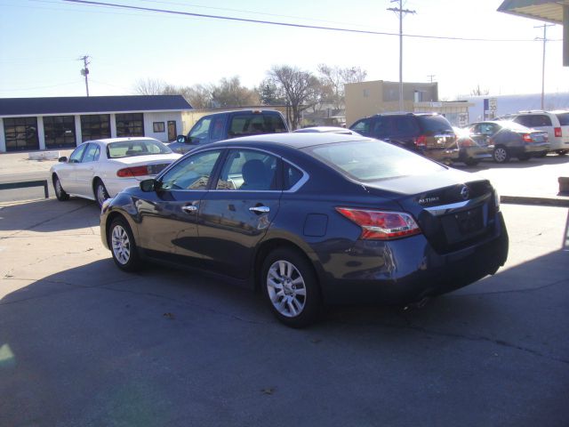 2013 Nissan Altima Pickupslt Quad Cab SWB 4WD 4x4 Truck