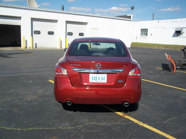 2013 Nissan Altima Pickupslt Quad Cab SWB 4WD 4x4 Truck