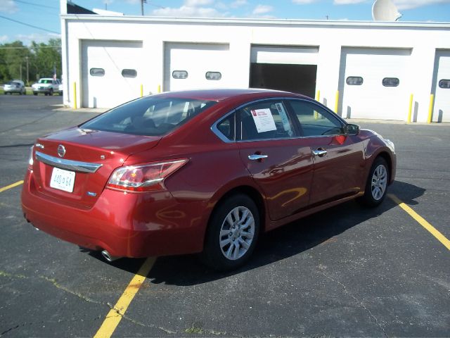 2013 Nissan Altima Pickupslt Quad Cab SWB 4WD 4x4 Truck