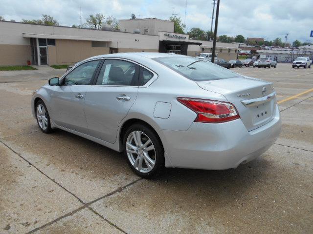 2013 Nissan Altima ST Pickup 4D 5 1/2 Ft