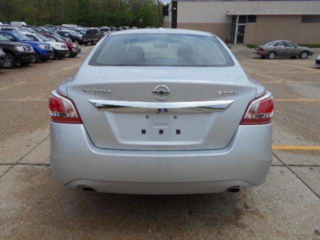 2013 Nissan Altima ST Pickup 4D 5 1/2 Ft