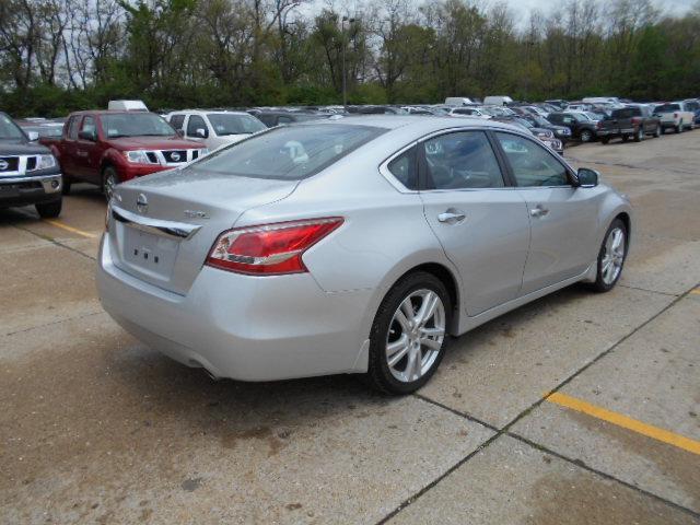 2013 Nissan Altima ST Pickup 4D 5 1/2 Ft