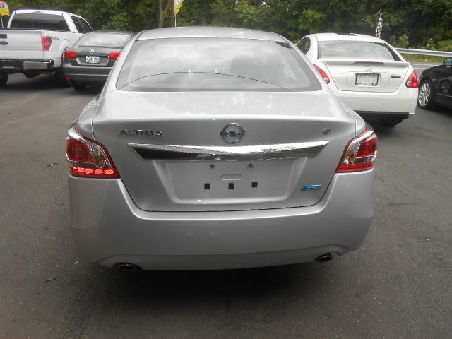 2013 Nissan Altima Pickupslt Quad Cab SWB 4WD 4x4 Truck