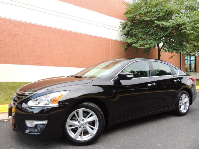 2013 Nissan Altima Crew-short-slt-classic-6.6l Diesel-4wd-1 Owner