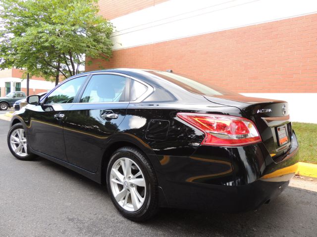 2013 Nissan Altima Crew-short-slt-classic-6.6l Diesel-4wd-1 Owner