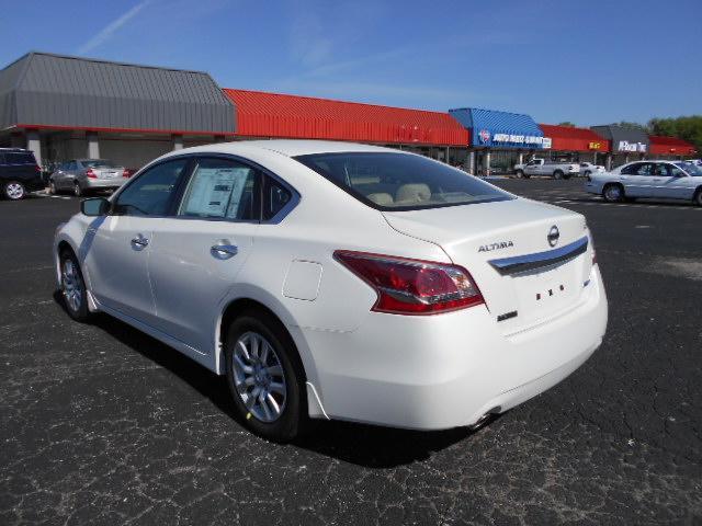 2013 Nissan Altima Pickupslt Quad Cab SWB 4WD 4x4 Truck