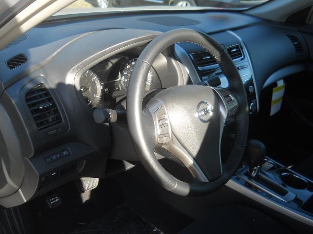 2013 Nissan Altima Crew-short-slt-classic-6.6l Diesel-4wd-1 Owner