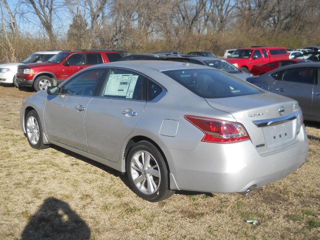 2013 Nissan Altima Crew-short-slt-classic-6.6l Diesel-4wd-1 Owner