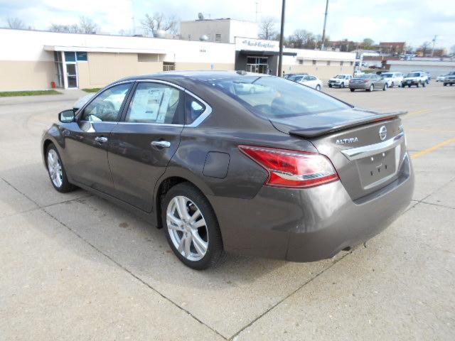 2013 Nissan Altima ST Pickup 4D 5 1/2 Ft