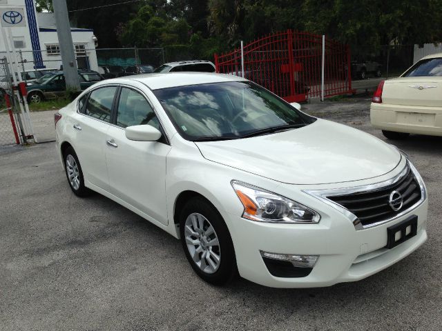 2013 Nissan Altima Pickupslt Quad Cab SWB 4WD 4x4 Truck