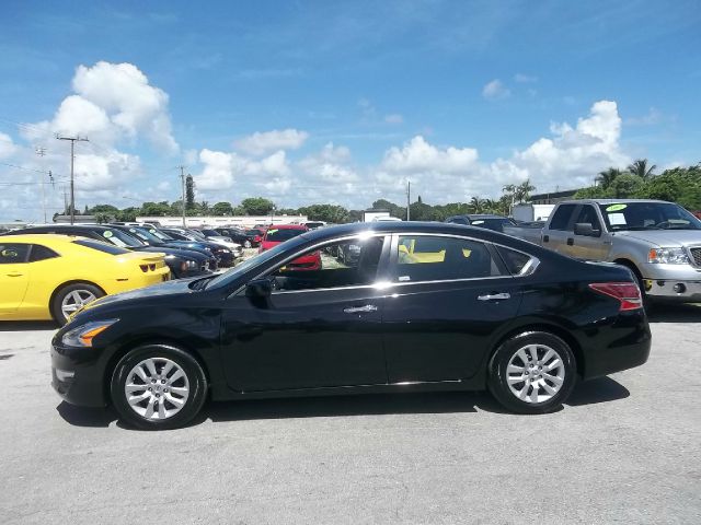 2013 Nissan Altima Pickupslt Quad Cab SWB 4WD 4x4 Truck