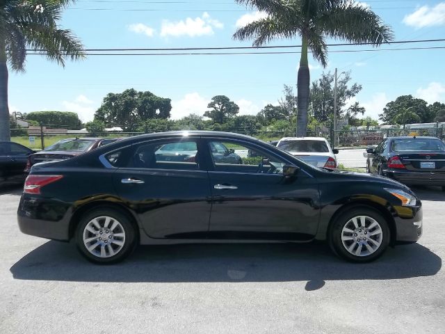 2013 Nissan Altima Pickupslt Quad Cab SWB 4WD 4x4 Truck