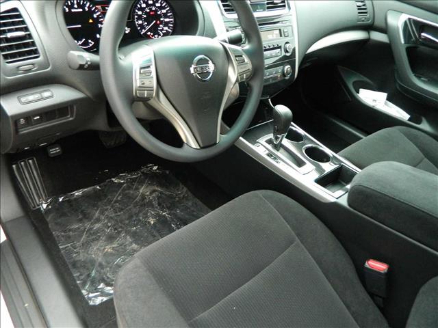 2013 Nissan Altima 4x4 Truck