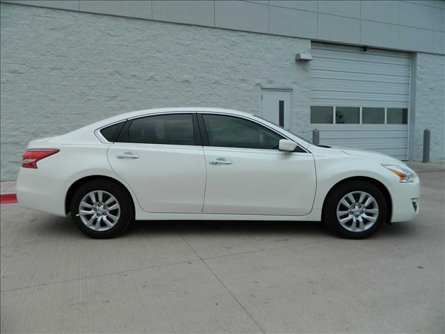 2013 Nissan Altima 4x4 Truck