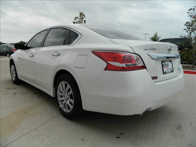 2013 Nissan Altima 4x4 Truck