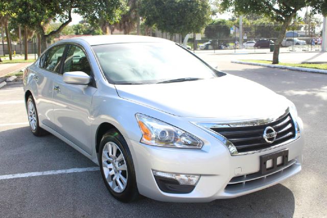 2013 Nissan Altima Pickupslt Quad Cab SWB 4WD 4x4 Truck