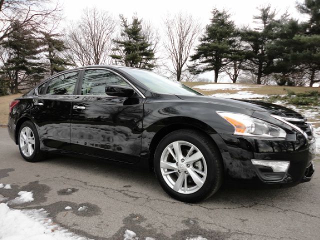 2013 Nissan Altima Crew-short-slt-classic-6.6l Diesel-4wd-1 Owner